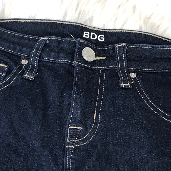 BDG Urban Outfitters Mid Rise Alexa Shortie Denim Dark Wash Jean Shorts size 26 - Picture 3 of 10
